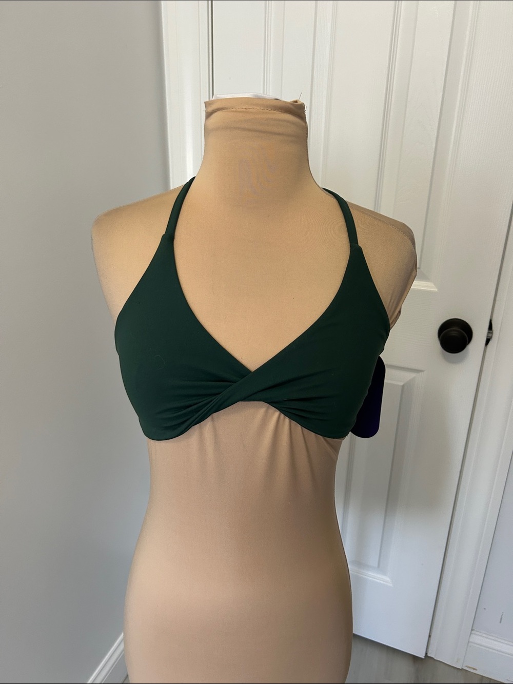 Kamo Fitness Green Twisted Front Sports Bra